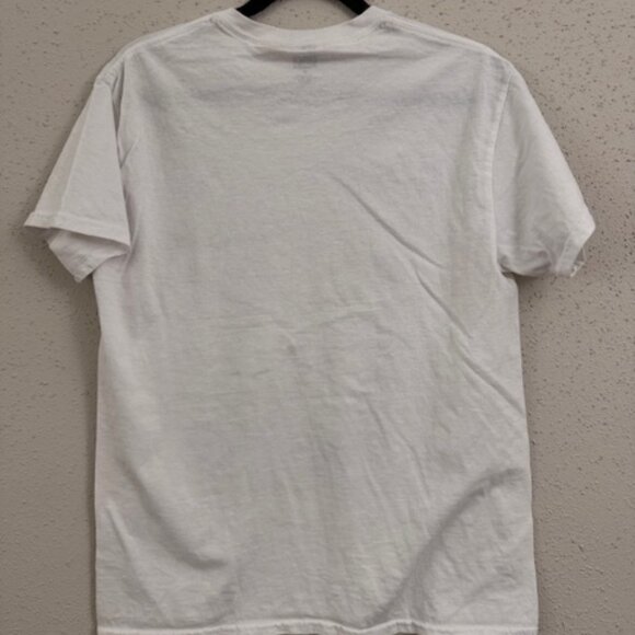 Camiseta Blanca con Estampado Floral (White Graphic Tee with Floral Print) - Picture 2 of 3